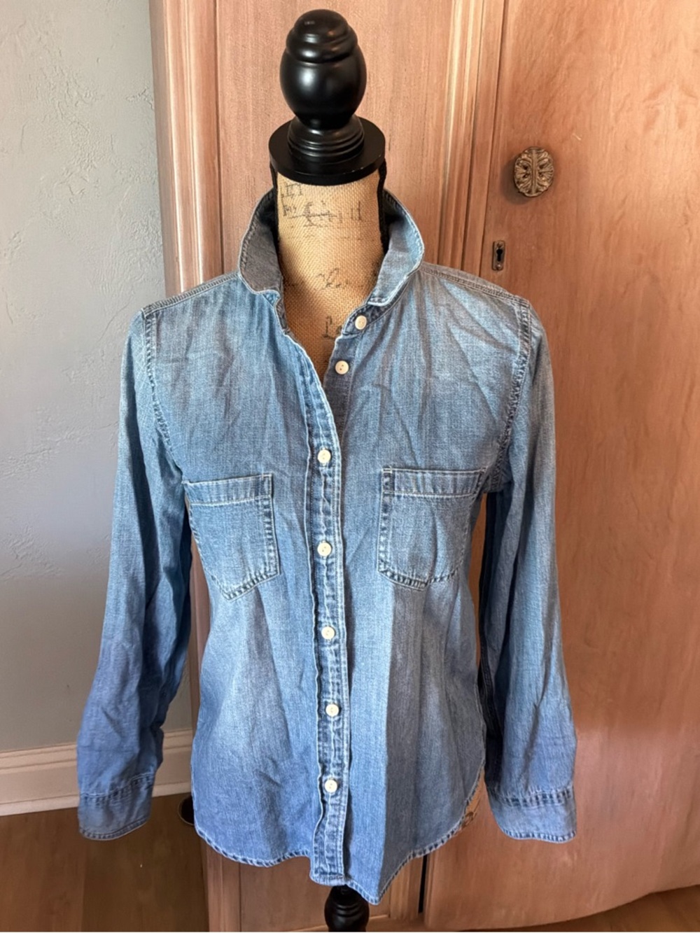 J. Crew Light Blue Denim Button-Up Shirt Size 4 Chambray Western Preppy